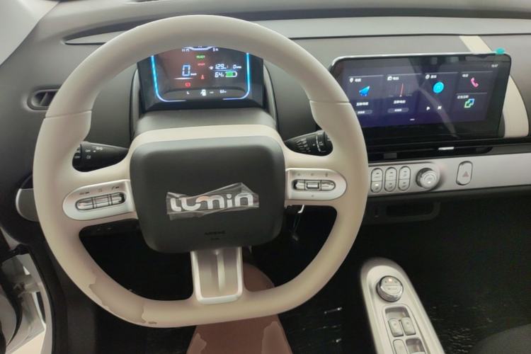 Used CHANGAN NEVO Lumin 2026 Model Treasure Edition 205km Beloved Beige Guoxuan Center Console