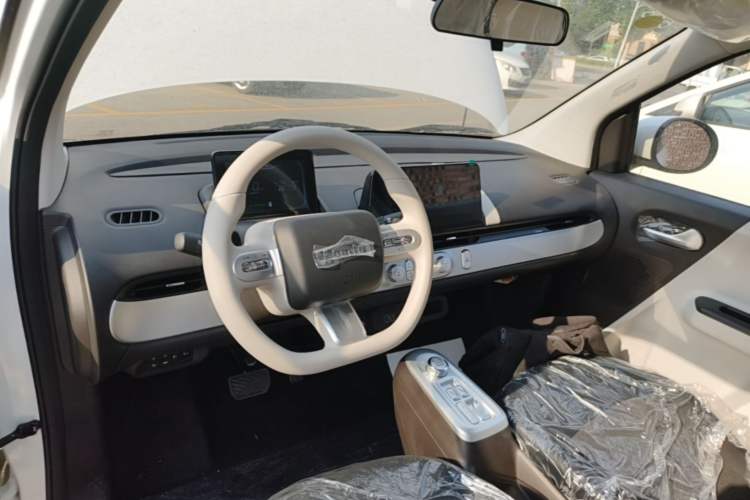 Used CHANGAN NEVO Lumin 2026 Model Treasure Edition 205km Passionate Beige Ningde Center Console