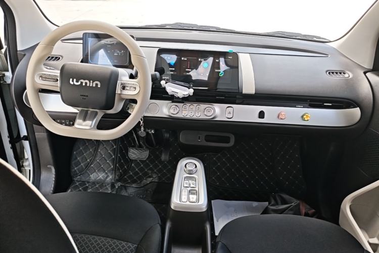 Used CHANGAN NEVO Lumin 2026 Model Treasure Edition 205km Passionate Beige Ningde Center Console