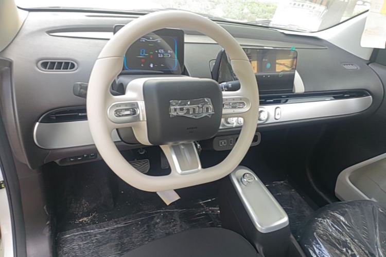 Used CHANGAN NEVO Lumin 2026 Model Treasure Edition 205km Passionate Beige Ningde Center Console