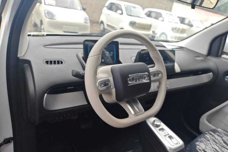 Used CHANGAN NEVO Lumin 2026 Model Treasure Edition 205km Beloved Beige Guoxuan Center Console