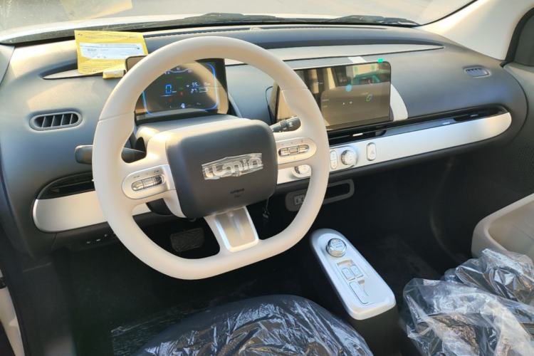 Used CHANGAN NEVO Lumin 2026 Model Treasure Edition 205km Passionate Beige Ningde Center Console