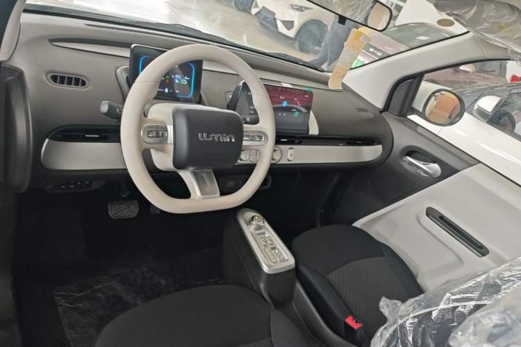 Used CHANGAN NEVO Lumin 2026 Model Treasure Edition 205km Passionate Beige Ningde Center Console
