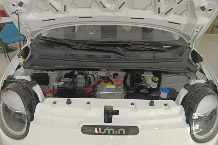 Used CHANGAN NEVO Lumin 2026 Model Treasure Edition 205km Beloved Beige Guoxuan Engine Bay