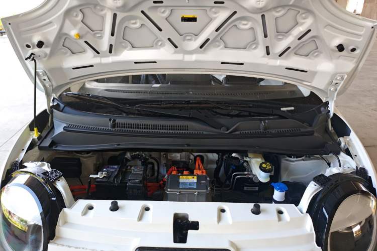 Used CHANGAN NEVO Lumin 2026 Model Treasure Edition 205km Beloved Beige Guoxuan Engine Bay