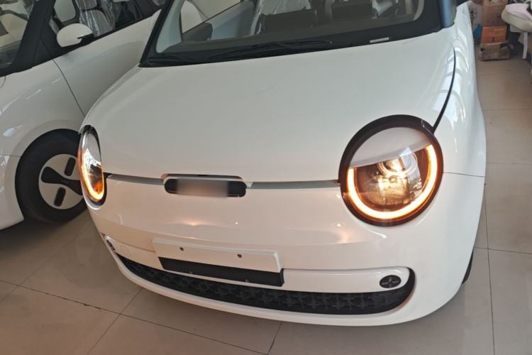 Used CHANGAN NEVO Lumin 2026 Model Treasure Edition 205km Beloved Beige Guoxuan Front