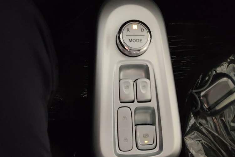 Used CHANGAN NEVO Lumin 2026 Model Treasure Edition 205km Passionate Beige Ningde Gear Lever
