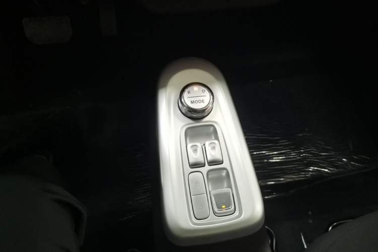 Used CHANGAN NEVO Lumin 2026 Model Treasure Edition 205km Passionate Beige Ningde Gear Lever