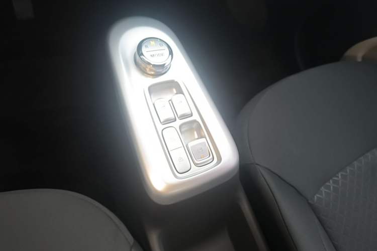Used CHANGAN NEVO Lumin 2026 Model Treasure Edition 205km Passionate Beige Ningde Gear Lever