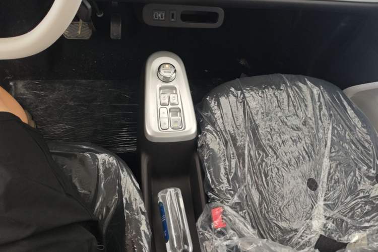 Used CHANGAN NEVO Lumin 2026 Model Treasure Edition 205km Passionate Beige Ningde Gear Lever