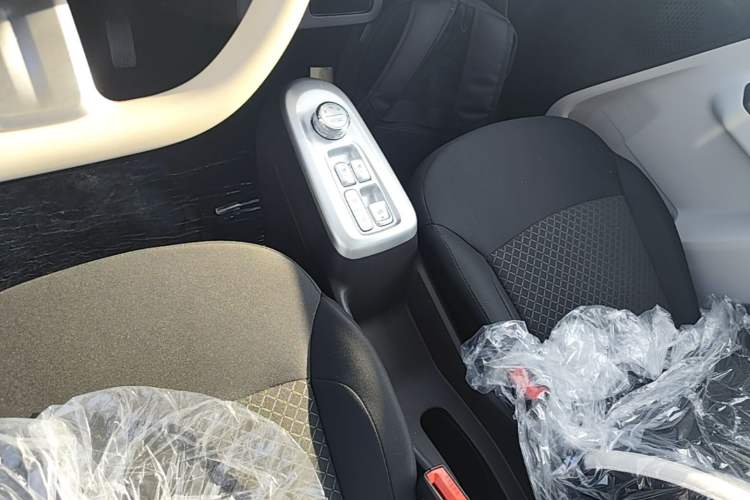 Used CHANGAN NEVO Lumin 2026 Model Treasure Edition 205km Passionate Beige Ningde Gear Lever