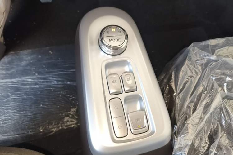 Used CHANGAN NEVO Lumin 2026 Model Treasure Edition 205km Passionate Beige Ningde Gear Lever