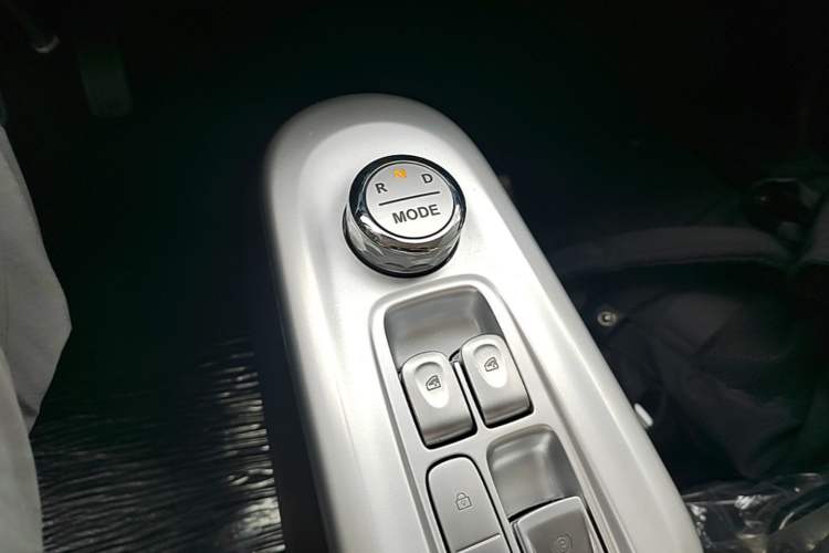 Used CHANGAN NEVO Lumin 2026 Model Treasure Edition 205km Passionate Beige Ningde Gear Lever