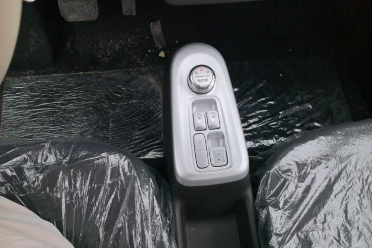 Used CHANGAN NEVO Lumin 2026 Model Treasure Edition 205km Passionate Beige Ningde Gear Lever