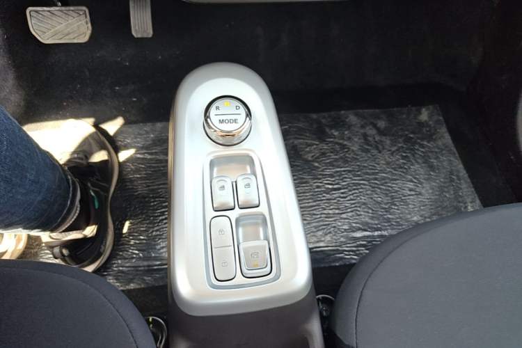 Used CHANGAN NEVO Lumin 2026 Model Treasure Edition 205km Beloved Beige Guoxuan Gear Lever