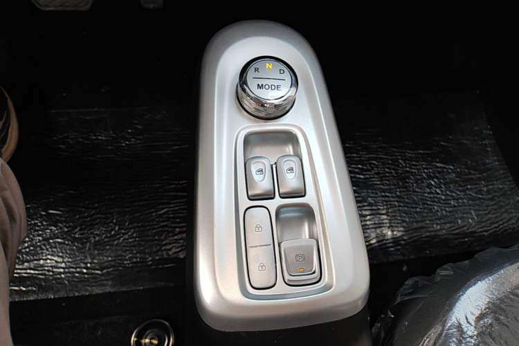 Used CHANGAN NEVO Lumin 2026 Model Treasure Edition 205km Passionate Beige Ningde Gear Lever