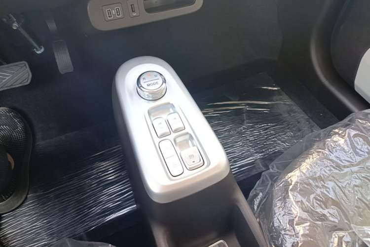 Used CHANGAN NEVO Lumin 2026 Model Treasure Edition 205km Passionate Beige Ningde Gear Lever