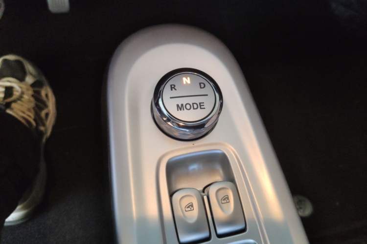 Used CHANGAN NEVO Lumin 2026 Model Treasure Edition 205km Passionate Beige Ningde Gear Lever