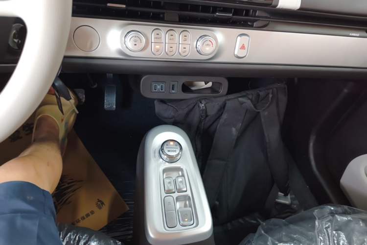 Used CHANGAN NEVO Lumin 2026 Model Treasure Edition 205km Passionate Beige Ningde Gear Lever
