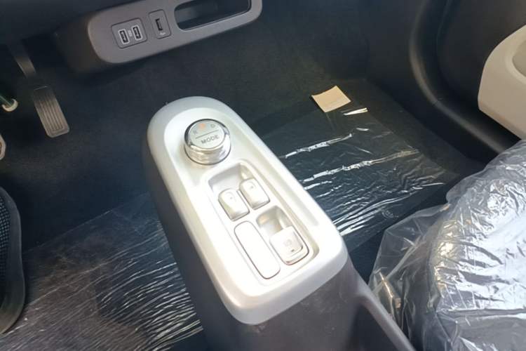 Used CHANGAN NEVO Lumin 2026 Model Treasure Edition 205km Passionate Beige Ningde Gear Lever