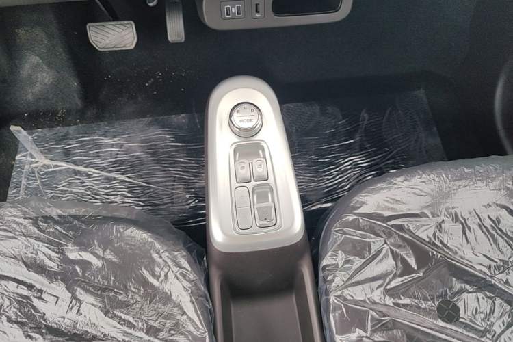 Used CHANGAN NEVO Lumin 2026 Model Treasure Edition 205km Passionate Beige Ningde Gear Lever