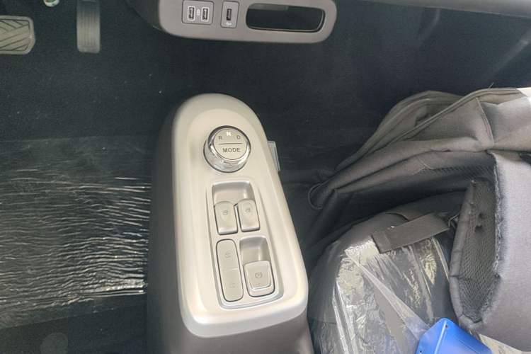 Used CHANGAN NEVO Lumin 2026 Model Treasure Edition 205km Passionate Beige Ningde Gear Lever