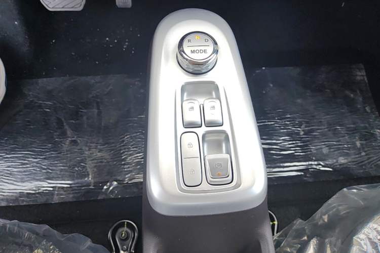 Used CHANGAN NEVO Lumin 2026 Model Treasure Edition 205km Passionate Beige Ningde Gear Lever