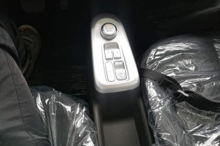 Used CHANGAN NEVO Lumin 2026 Model Treasure Edition 205km Passionate Beige Ningde Gear Lever