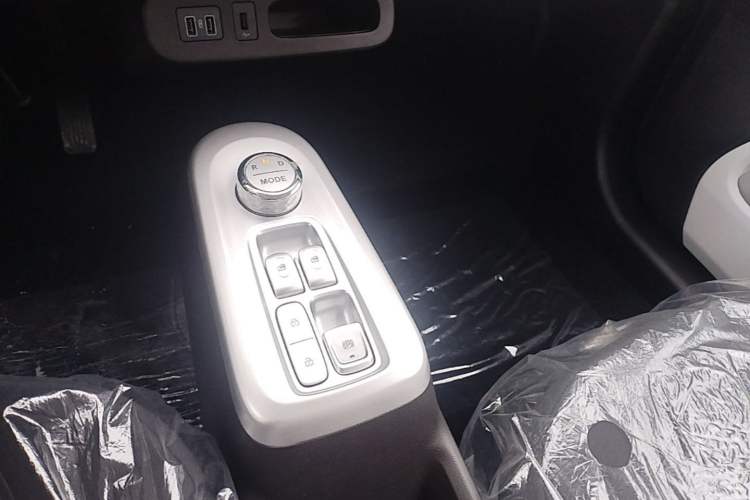 Used CHANGAN NEVO Lumin 2026 Model Treasure Edition 205km Passionate Beige Ningde Gear Lever