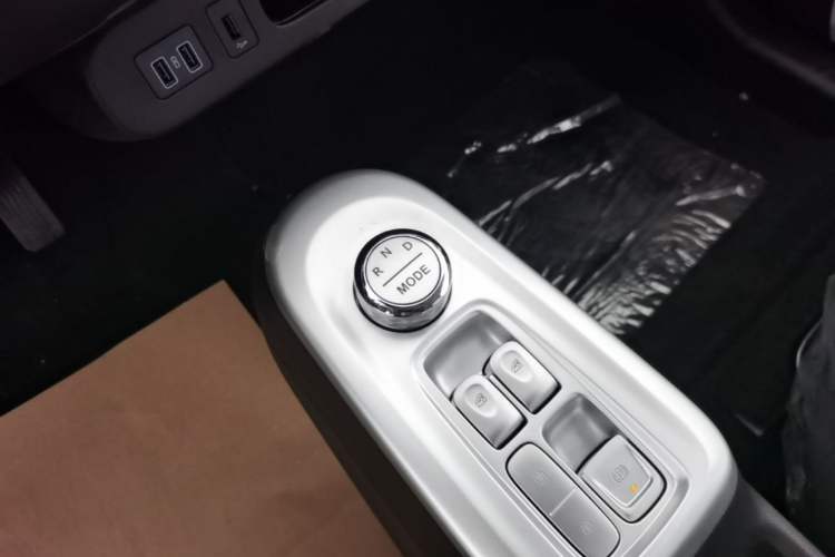 Used CHANGAN NEVO Lumin 2026 Model Treasure Edition 205km Passionate Beige Ningde Gear Lever
