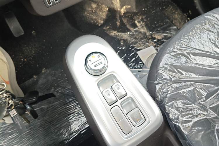 Used CHANGAN NEVO Lumin 2026 Model Treasure Edition 205km Passionate Beige Ningde Gear Lever