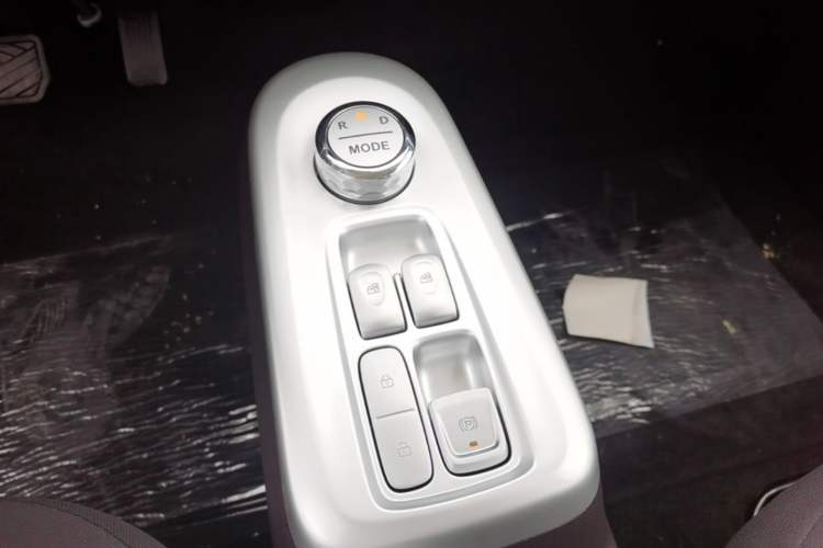Used CHANGAN NEVO Lumin 2026 Model Treasure Edition 205km Passionate Beige Ningde Gear Lever