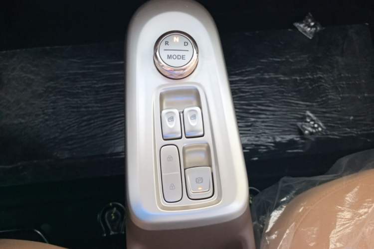 Used CHANGAN NEVO Lumin 2026 Model Treasure Edition 205km Passionate Beige Ningde Gear Lever