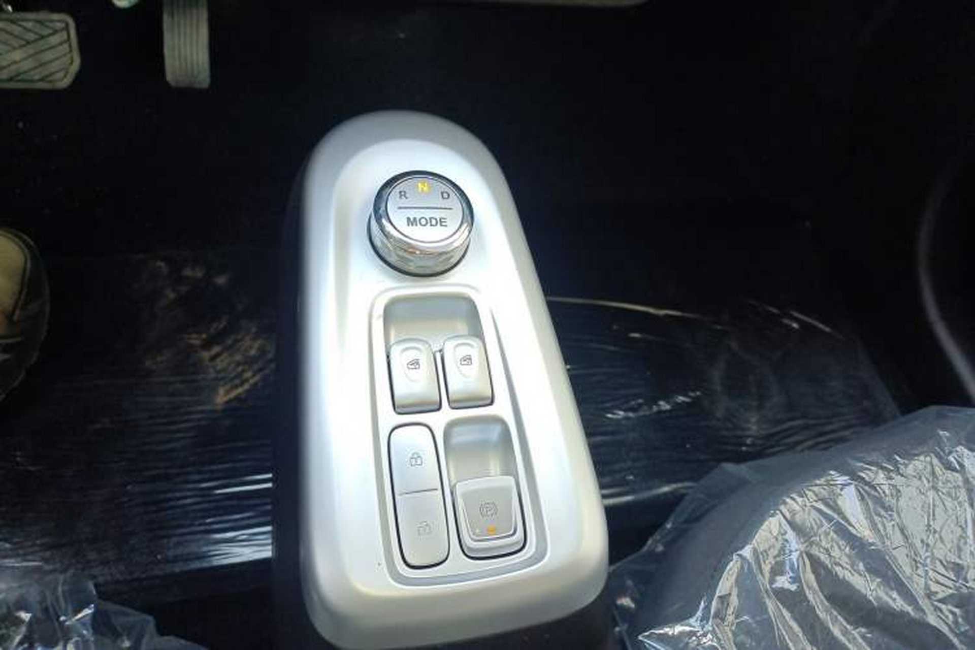 Used CHANGAN NEVO Lumin 2026 Model Treasure Edition 205km Beloved Beige Guoxuan Gear Lever