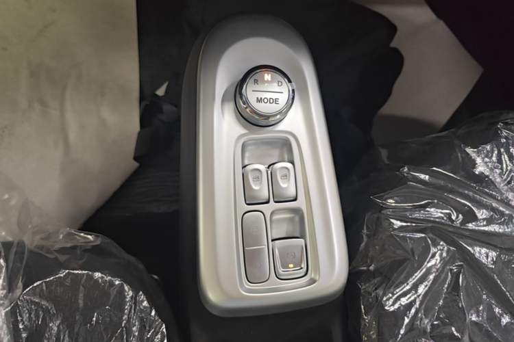 Used CHANGAN NEVO Lumin 2026 Model Treasure Edition 205km Passionate Beige Ningde Gear Lever