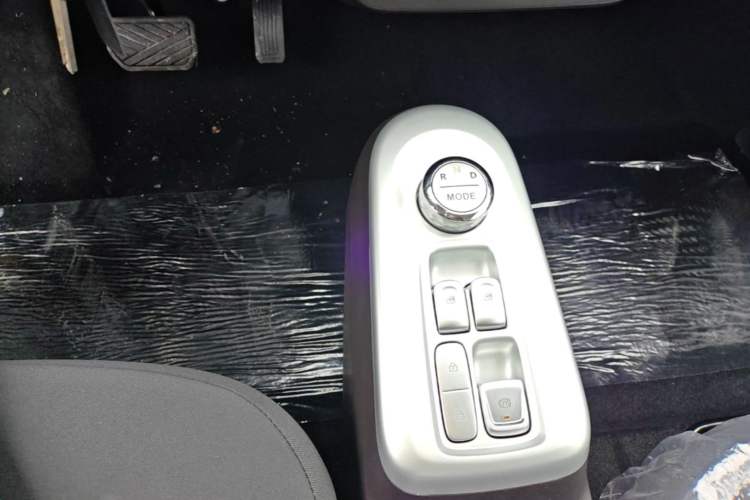 Used CHANGAN NEVO Lumin 2026 Model Treasure Edition 205km Beloved Beige Guoxuan Gear Lever