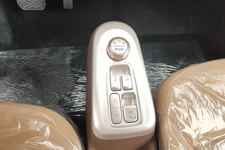 Used CHANGAN NEVO Lumin 2026 Model Treasure Edition 205km Passionate Beige Ningde Gear Lever