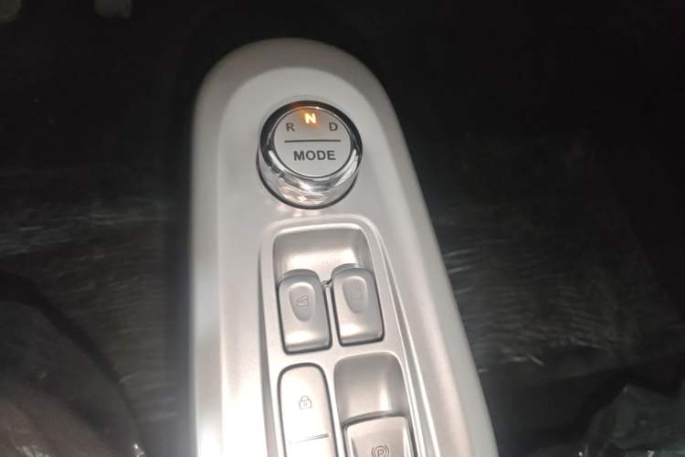 Used CHANGAN NEVO Lumin 2026 Model Treasure Edition 205km Passionate Beige Ningde Gear Lever