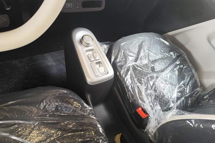 Used CHANGAN NEVO Lumin 2026 Model Treasure Edition 205km Passionate Beige Ningde Gear Lever