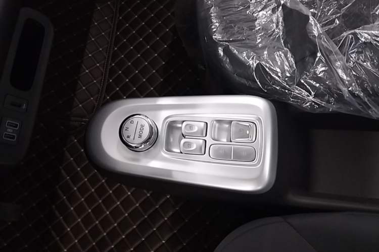 Used CHANGAN NEVO Lumin 2026 Model Treasure Edition 205km Passionate Beige Ningde Gear Lever