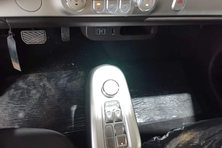 Used CHANGAN NEVO Lumin 2026 Model Treasure Edition 205km Passionate Beige Ningde Gear Lever