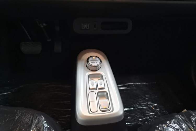 Used CHANGAN NEVO Lumin 2026 Model Treasure Edition 205km Passionate Beige Ningde Gear Lever