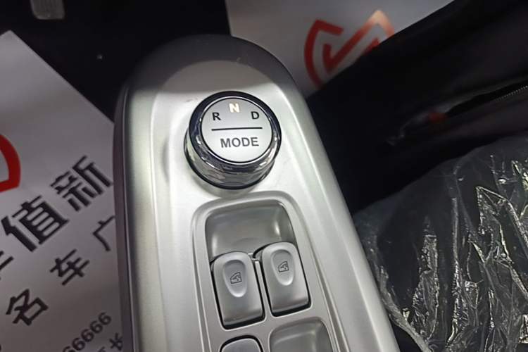 Used CHANGAN NEVO Lumin 2026 Model Treasure Edition 205km Passionate Beige Ningde Gear Lever