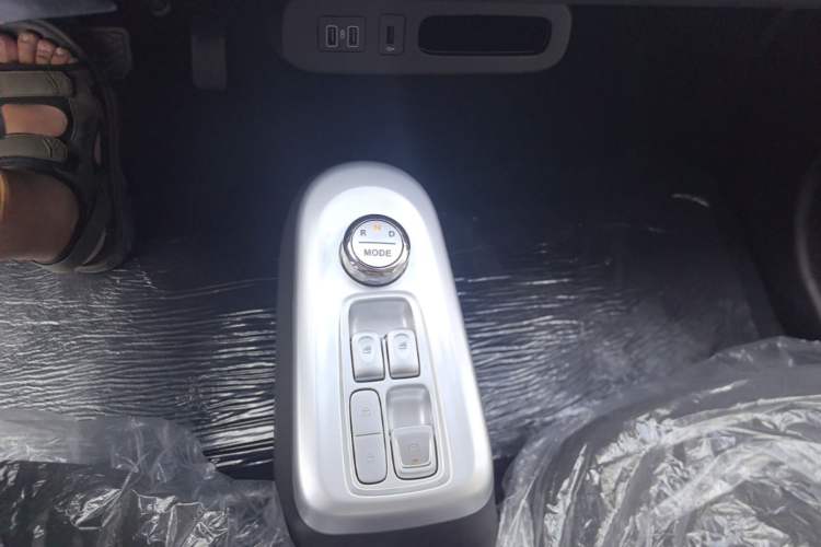 Used CHANGAN NEVO Lumin 2026 Model Treasure Edition 205km Passionate Beige Ningde Gear Lever