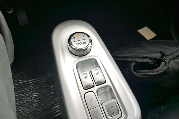 Used CHANGAN NEVO Lumin 2026 Model Treasure Edition 205km Passionate Beige Ningde Gear Lever