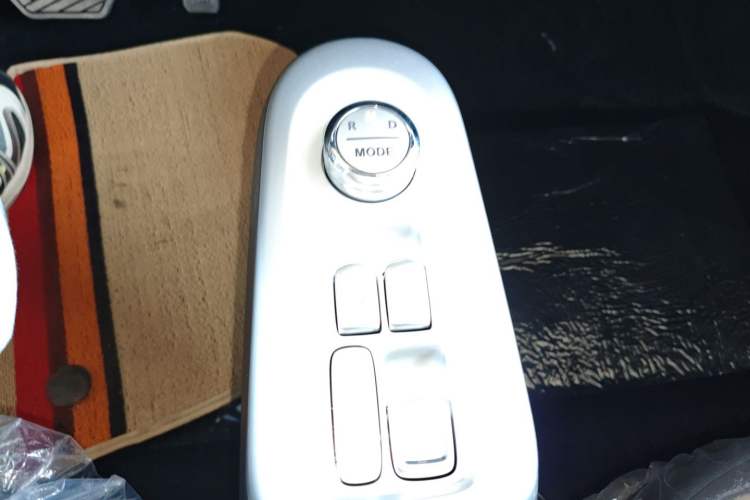 Used CHANGAN NEVO Lumin 2026 Model Treasure Edition 205km Beloved Beige Guoxuan Gear Lever