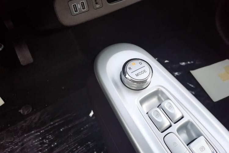Used CHANGAN NEVO Lumin 2026 Model Treasure Edition 205km Passionate Beige Ningde Gear Lever