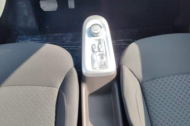 Used CHANGAN NEVO Lumin 2026 Model Treasure Edition 205km Passionate Beige Ningde Gear Lever