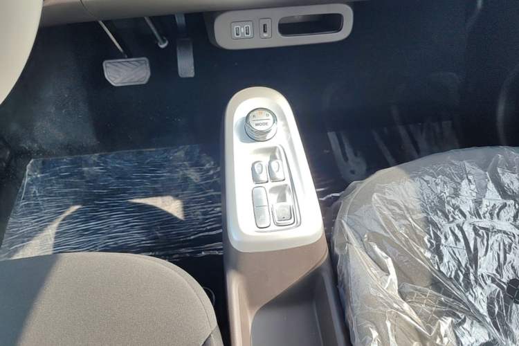 Used CHANGAN NEVO Lumin 2026 Model Treasure Edition 205km Passionate Beige Ningde Gear Lever