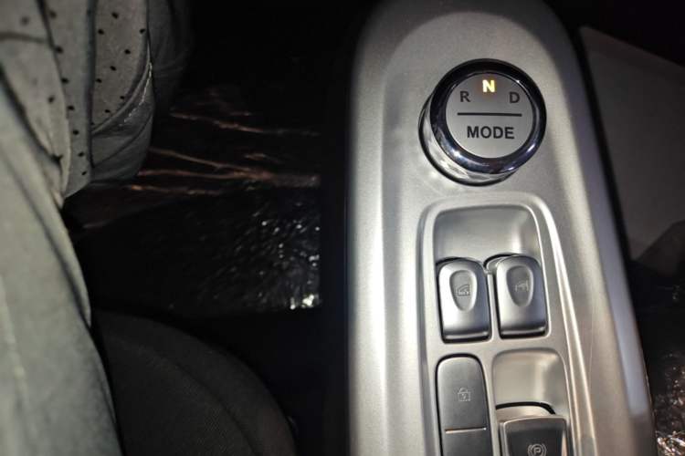 Used CHANGAN NEVO Lumin 2026 Model Treasure Edition 205km Passionate Beige Ningde Gear Lever